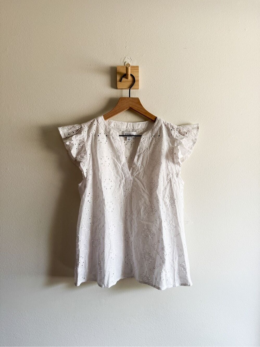 Evereve Eyelet Flutter Sleeve Blouse Size S